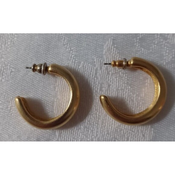 LOT OF BLACK, GOLD TONE NECKLACES, EARRINGS UNBRANDED 11 PIECES - Picture 8 of 16